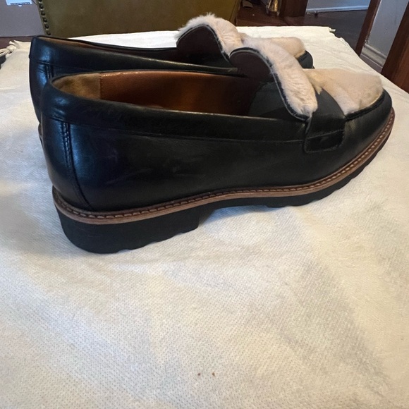 Andre Assous Black Leather “Porsha” Loafer topped with faux fur shearling - Picture 9 of 9